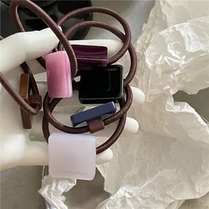 Élastiques à cheveux carrés en acétate de style minimaliste pour queues de cheval chic