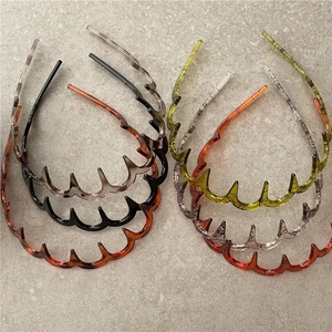 Detail view of wavy anti-slip hairbands with teeth in various translucent resin colors