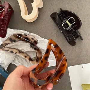 French Elegant Hollow Heart Hair Claw Clip Large Resin Plastic Tortoiseshell Hair Catch Women Daily Hair Accessories