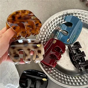 Pince à Cheveux Élégante en Plastique pour Femmes Style Coréen Lettre M Étiquette Dorée Grande Pince à Cheveux pour Cheveux Épais Imprimé Léopard Accessoires de Coiffure Quotidiens