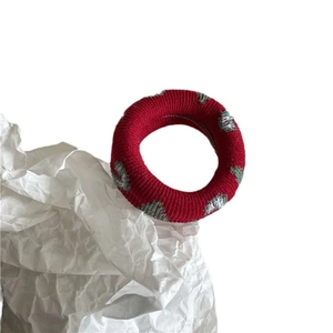 Chouchou en tricot rouge avec motif sapin de Noël pour queue de cheval élastique