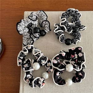 Floral fabric scrunchie set with large imitation pearls and vintage wave design