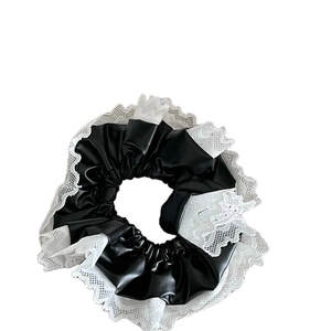 Chouchou en cuir PU noir vintage avec bordure en dentelle blanche pour queue de cheval