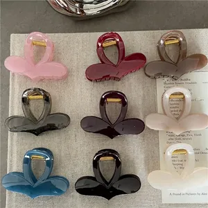 Fashion Colorful Heart Resin Hair Claw Clip For Women Korean Style Plastic Hollow Heart Hair Catch Clip Hair Accessory