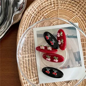 Barrettes à cheveux ovales cerise en strass avec finition brillante rouge et noire
