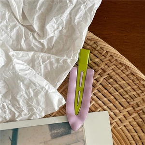 Fermaglio per capelli a goccia con motivo marmorizzato a contrasto verde e viola
