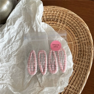 Barrettes à cheveux BB à carreaux roses et blancs dans un sachet avec autocollant