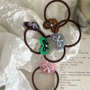 Lot de 5 chouchous en forme de cœur avec nœuds colorés et petits strass