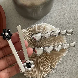 Élégante Barrette à Cheveux Coeur Fleur en Alliage Plaqué Argent Pince à Bec de Canard Accessoires Bijoux Cheveux Femme