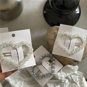 Elegantes pinzas para el cabello BB con perlas de cristal en forma de corazón blanco y azul