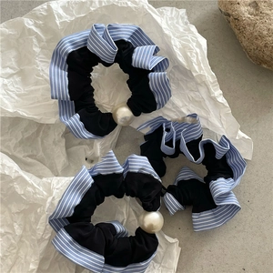 Blau gestreifte Stoff-Haargummis im Preppy-Stil mit eleganten Perlen im 3er-Set