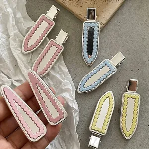 Pince à Cheveux Crocodile en Alliage d'Argent de Style Coréen Avec Bord Ondulé Miroir Coloré Couleur de Bonbon Goutte d'Eau Triangle pour Femmes