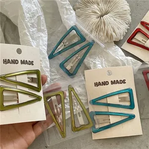 Set di fermagli per capelli in resina geometrica colorata su etichette fatte a mano