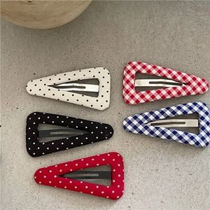 Lot de cinq pinces à cheveux triangle géométriques avec motifs à carreaux et à pois