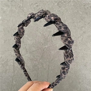 Detail showing inner anti-slip teeth and leopard print fabric on slim fashion headband