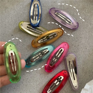 Dettaglio di fermagli per capelli BB ovali colorati e trasparenti set lucido
