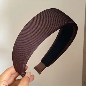 Detail of coffee brown ribbed fabric headband with inner anti-slip black lining