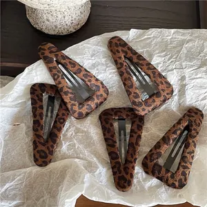 Pince à Cheveux BB Triangle en Tissu Imprimé Léopard Rétro Accessoires de Cheveux en Métal Géométriques pour Femmes
