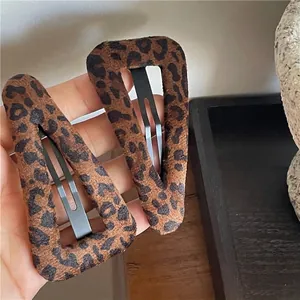 Barrettes à cheveux rétro triangle en tissu léopard marron pour femmes, lot de 2