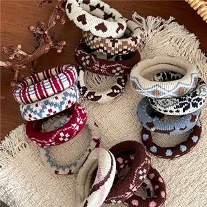 Ensemble de chouchous tricotés aux motifs cœurs et carreaux pour queues de cheval