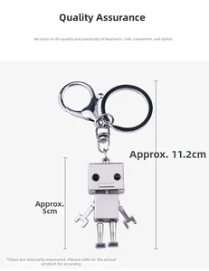 Détail du porte-clés robot nickelé montrant les dimensions de 11,2 cm de long totale