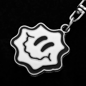 Porte-clés smiley ondulé hip hop en émail noir et blanc avec fermoir en métal poli