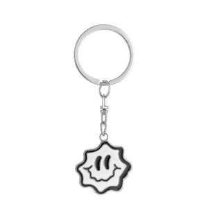 Porte-clés avec pendentif visage souriant ondulé et chaîne en métal argenté