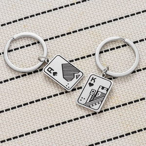 Porte-clés créatif en acier inoxydable avec pendentifs cartes As et Roi
