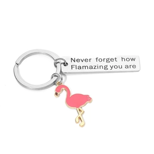 Inspirierender Flamingo Schlüsselanhänger mit Edelstahl-Gravur und rosa Flamingo-Anhänger