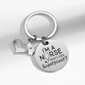 Porte-clés infirmière avec pendentif cœur et gravure I'M A NURSE SUPERPOWER