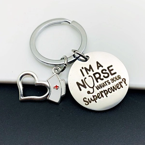 Porte-clés infirmière en acier inoxydable avec citation et breloque croix rouge