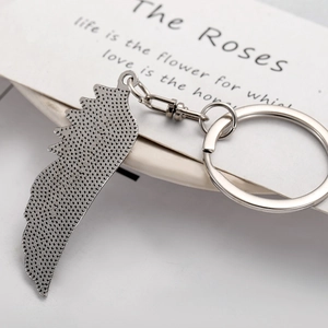 Retro silver metal single wing keychain with feather detail and round keyring