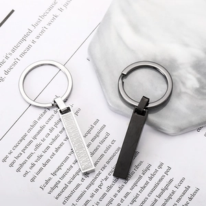 Porte-clés minimalistes en acier inoxydable argent et noir avec chiffres romains gravés
