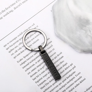 Porte-clés minimaliste en acier inoxydable avec pendentif chiffres romains sur plateau