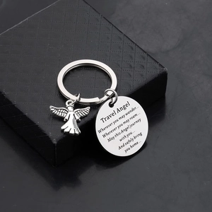 Porte-clés ange de voyage en acier inoxydable avec pendentif rond gravé et ange