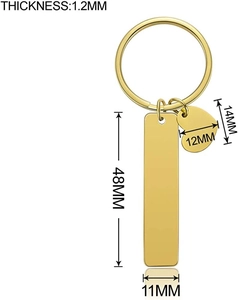 Dimensions du porte-clés doré avec détails du pendentif rectangulaire et du coeur