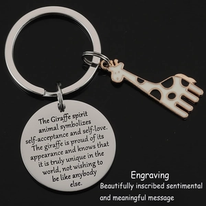 Porte-clés girafe inspirant en acier inoxydable avec pendentif gravé en finition or rose