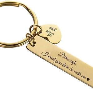 Porte-clés doré en acier inoxydable avec gravure Drive Safe et pendentif cœur