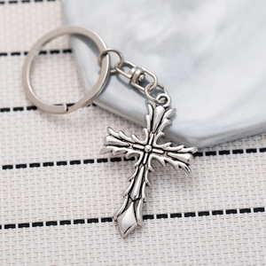 Retro gothic thorn cross keychain in vintage silver finish with metallic lobster clasp