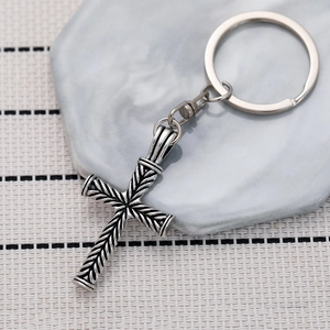 Portachiavi con Croce in Lega di Zinco Retro Punk Motivo Intrecciato Ciondolo a Croce in Metallo Argento Antico per Uomo Donna