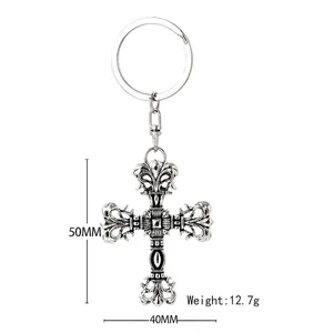 Gotischer Punk Kreuz Schlüsselanhänger aus Metall mit Blumenornamenten, 50mm Höhe