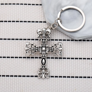 Vintage Gotischer Zinklegierung Kreuz Schlüsselanhänger Damen Herren Lilienmuster Punk Stil Retro Metall Tasche Anhänger