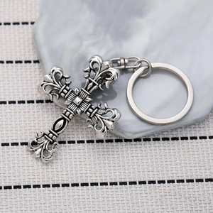 Punk Vintage Kreuz Schlüsselanhänger aus Antik-Silber Legierung mit gotischer Gravur