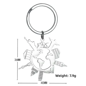 Détail montrant les dimensions du porte-clés carte du monde 40x36mm en acier argenté