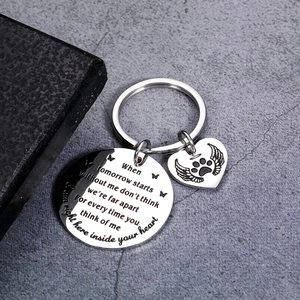 Porte-clés commémoratif pour animaux en acier poli avec patte et breloques gravées