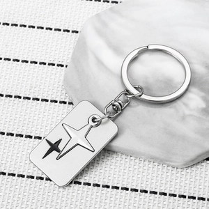 Porte-Clés Moderne Minimaliste en Métal avec Plaque Carrée et Étoile Créatif Double Couche Étoile à Quatre Branches Anneau de Clé de Voiture pour Hommes Femmes