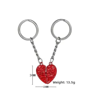 Detail van tweedelige magnetische schedel hart sleutelhangers met afmetingen en gewicht