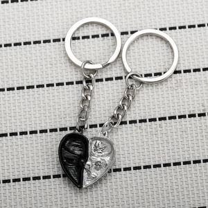 Portachiavi magnetico coppia cuore teschio con finitura metallo spazzolato nero e argento