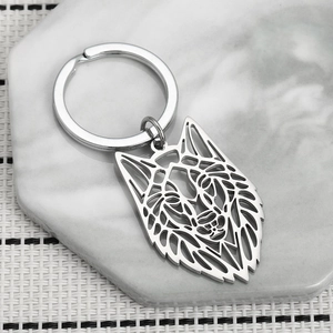 Porte-clés tête de loup en acier inoxydable argenté sur socle en marbre gris