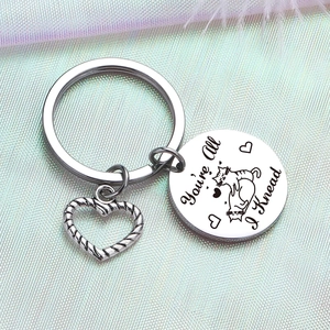 Porte-clés chat en acier inoxydable avec pendentif cœur gravé et pièce de monnaie